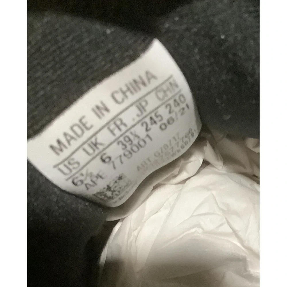 Size 6.5 - Yeezy Boost 700 MNVN Honey Flux